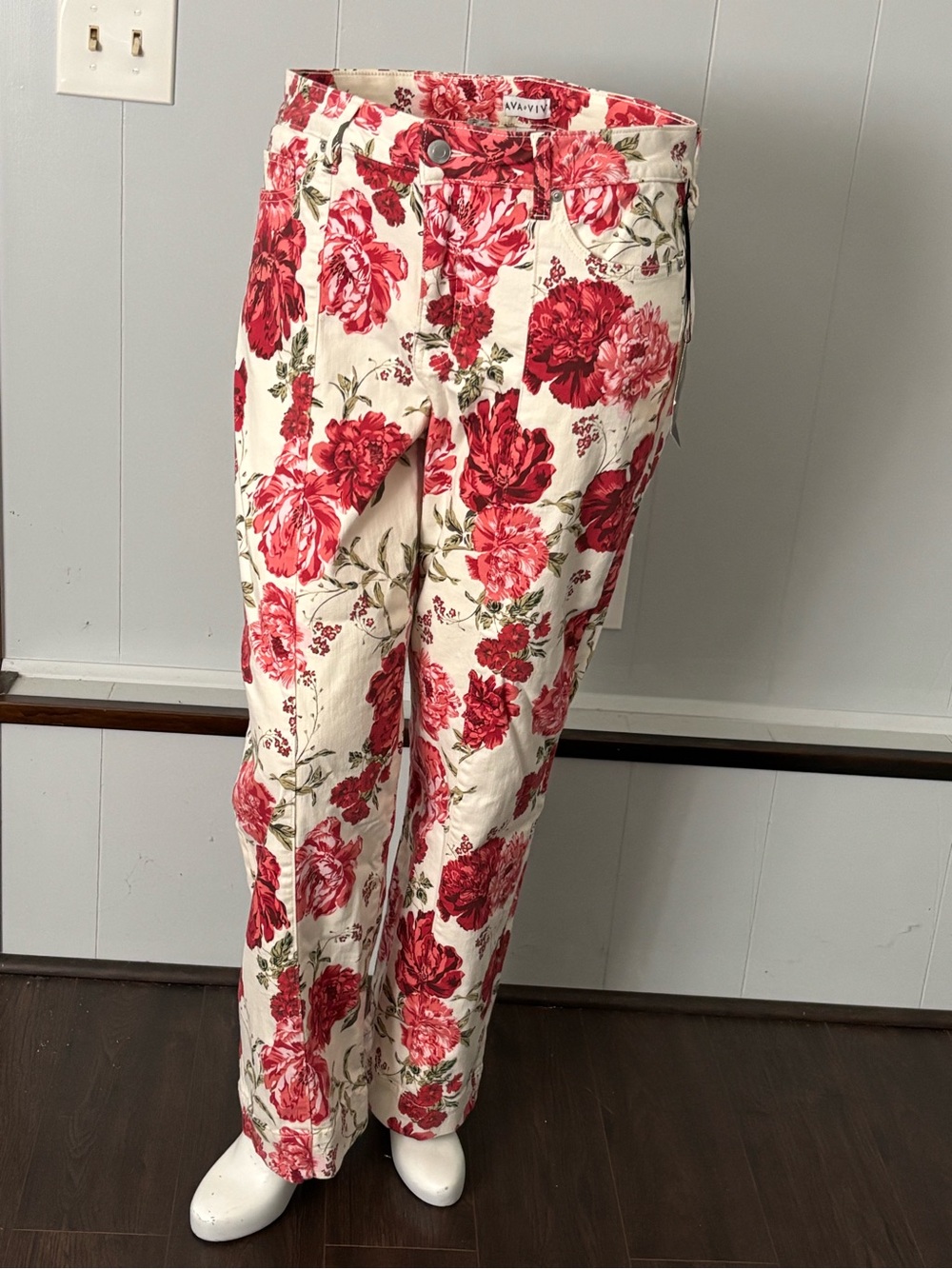 Ava & Viv Red Roses Floral Wide Leg Pants on Cream- Cotton blend- New